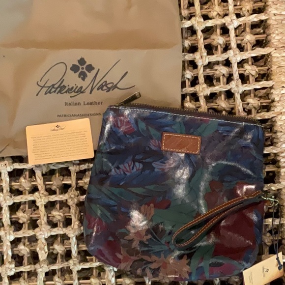 Patricia Nash clutch. - Picture 5 of 5